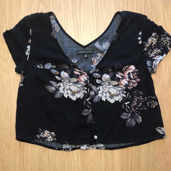 Kendall & Kylie Tops - Kendall & Kylie crop top